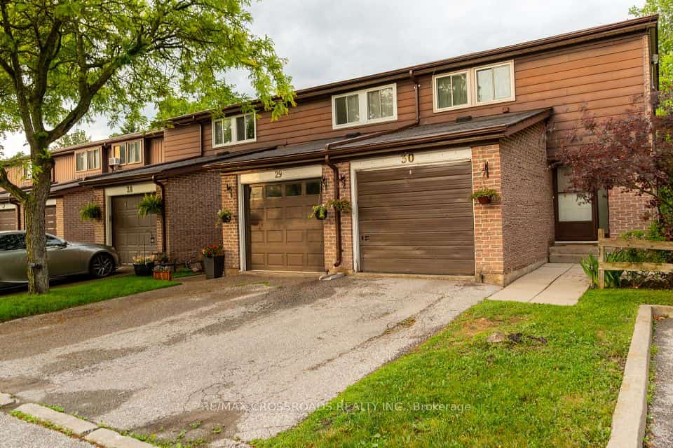 350 Camelot Court #30, Oshawa, ON L1G 6P7