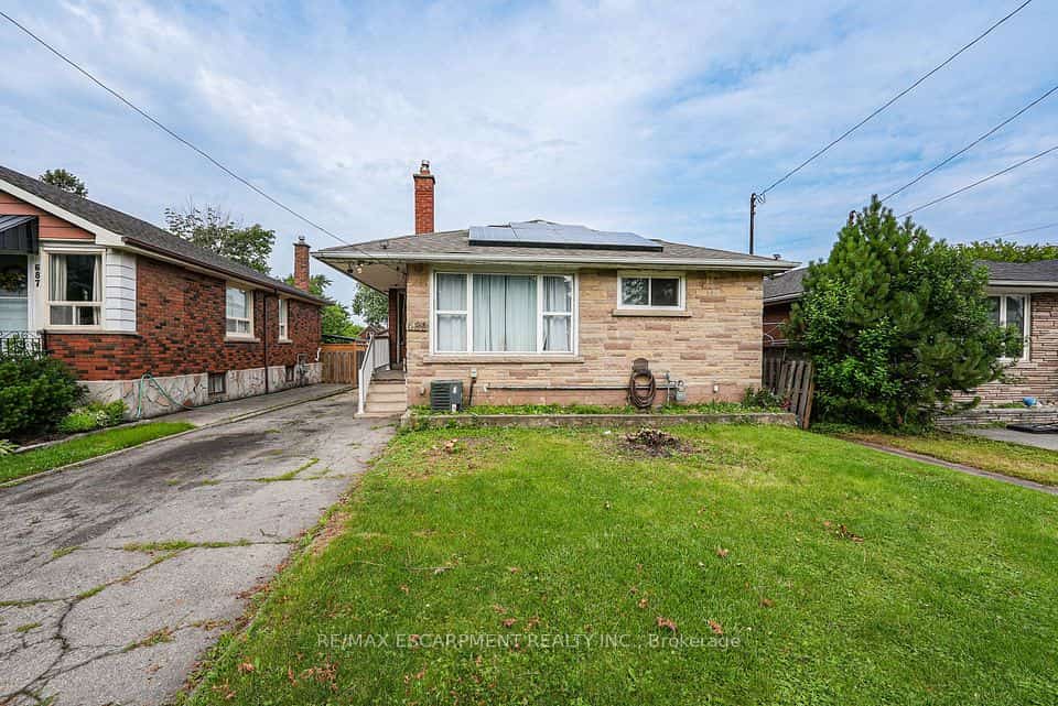 689 Burgess Avenue, Hamilton, ON L8H 6J2