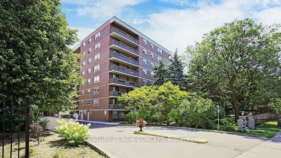 7451 Yonge Street #101, Markham, ON L3T 2B4