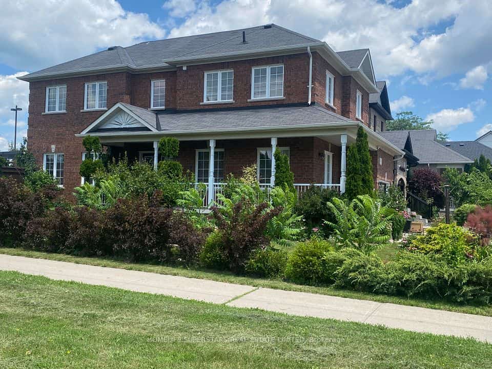 1316 Macinally Court, Oshawa, ON L1K 0B6