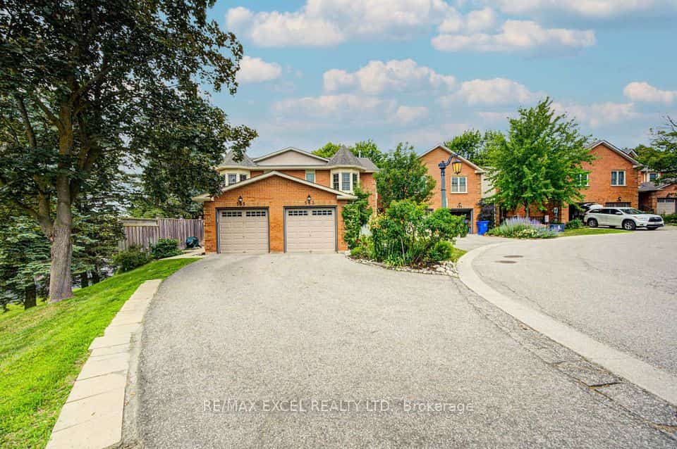 563 Tara Hill Circle, Aurora, ON L4G 6G9