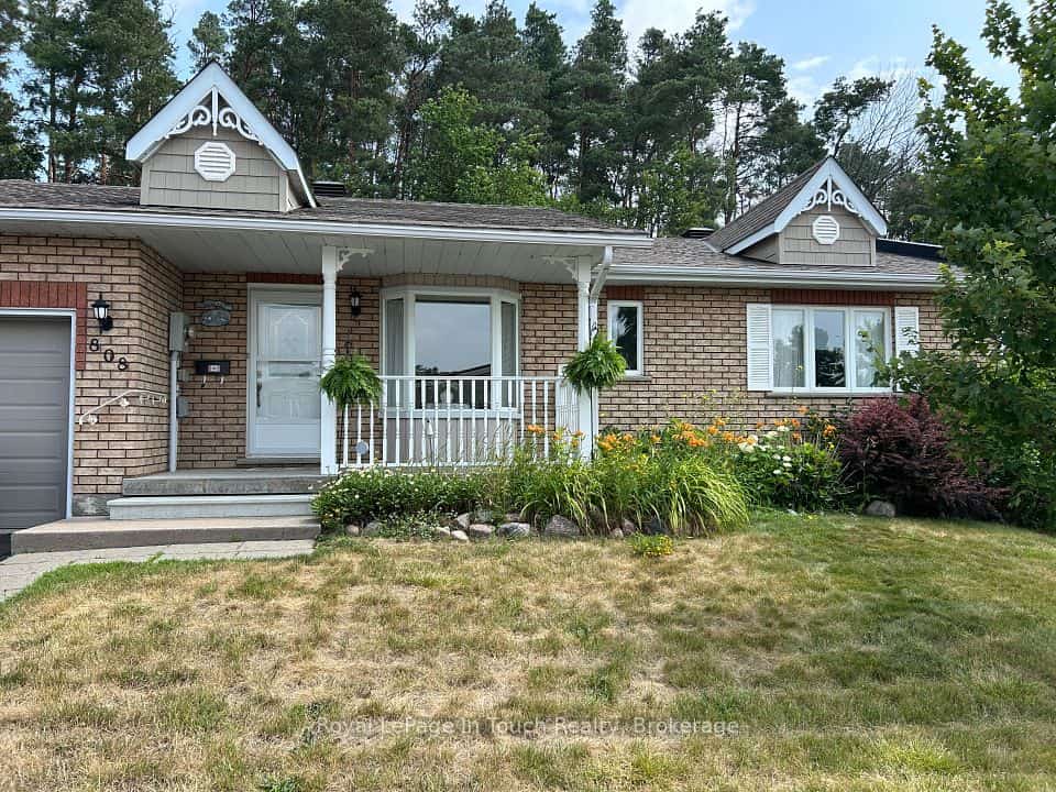 808 Jane Boulevard, Midland, ON L4R 5M4