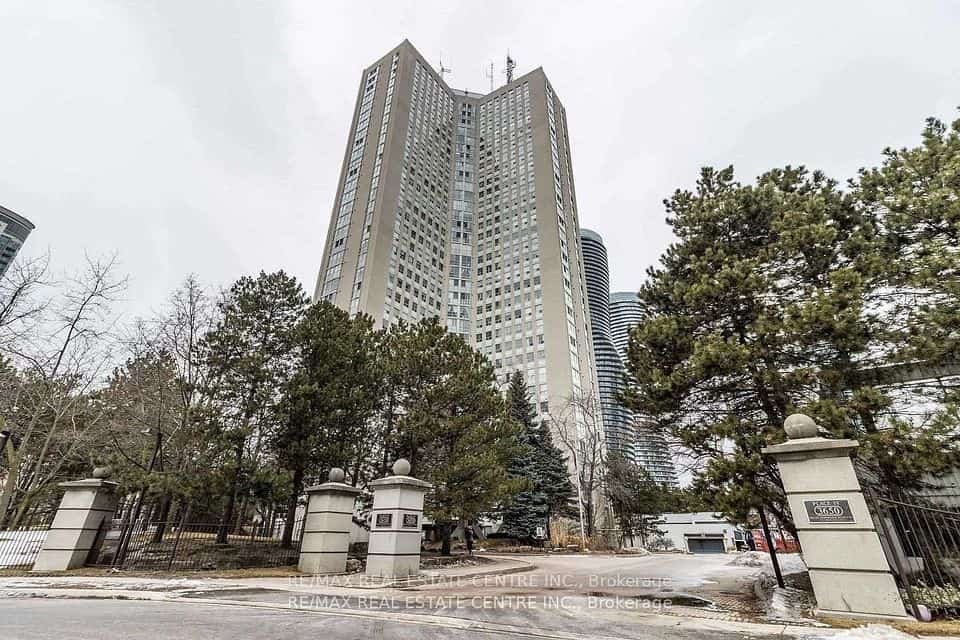 3650 Kaneff Crescent #2405, Mississauga, ON L5A 4A1