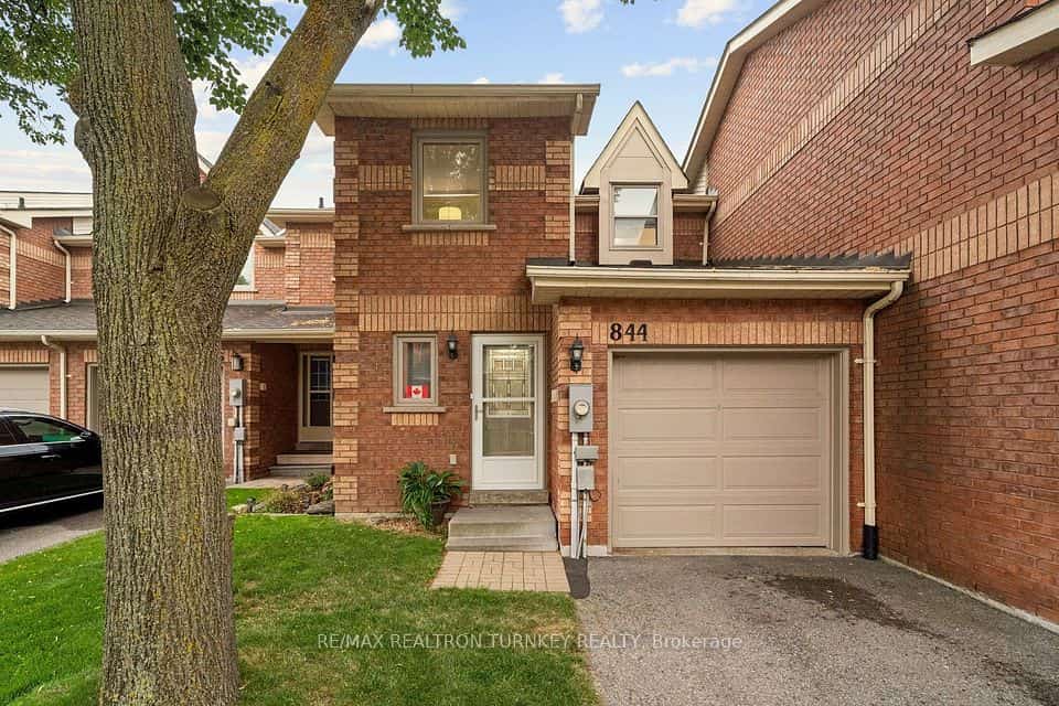 844 Playter Crescent, Newmarket, ON L3X 1W8