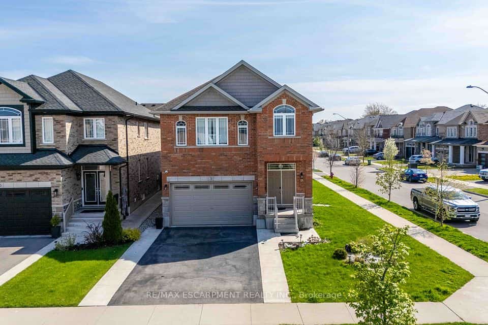 3 NARBONNE Crescent, Hamilton, ON L8J 1P0