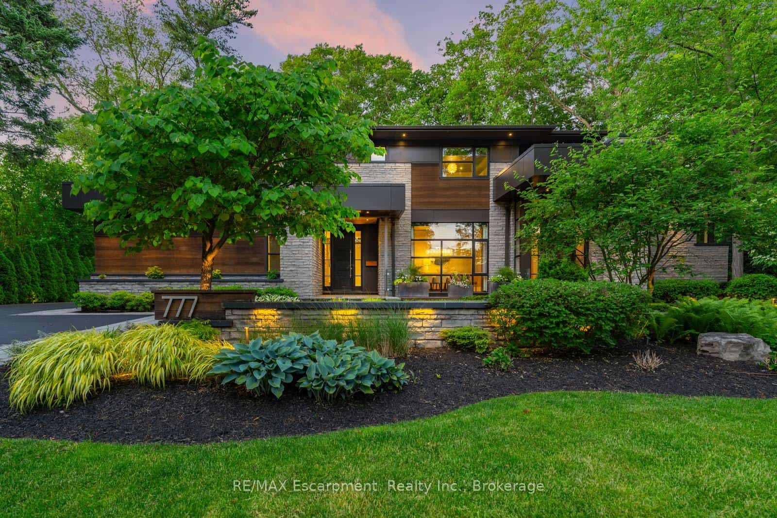 777 Shadeland Avenue, Burlington, ON L7T 2M2