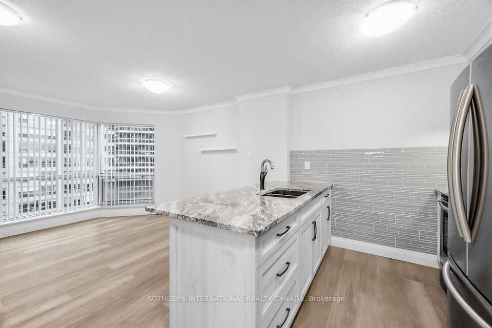 10 Queens Quay W #702, Toronto, ON M5J 2R9