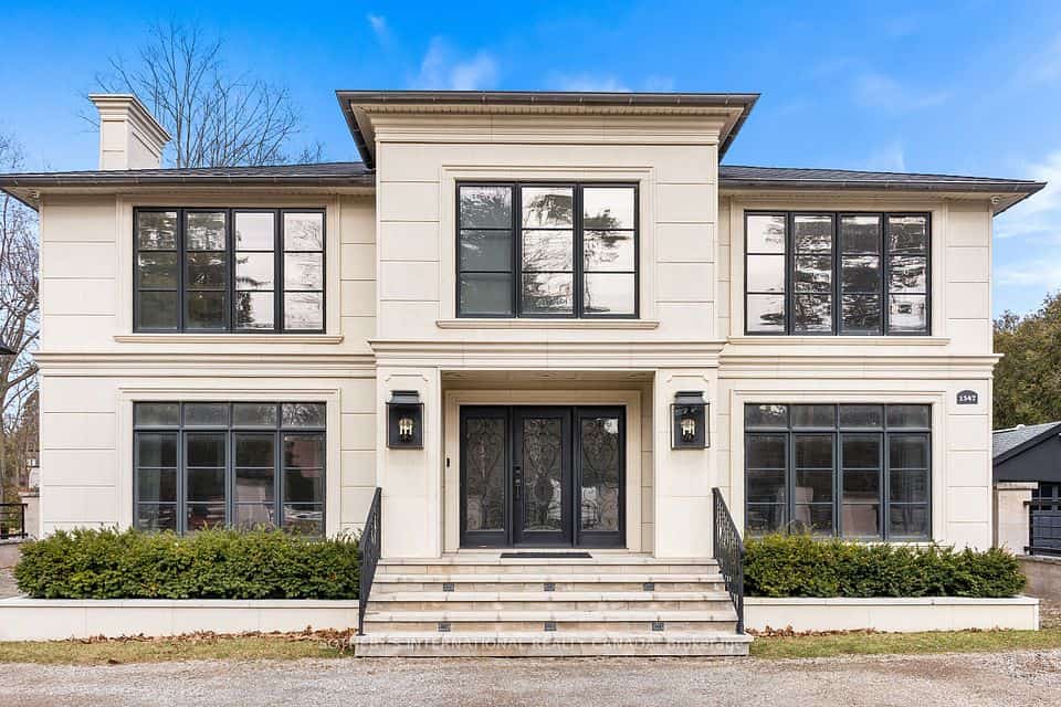 1347 Queen Victoria Avenue, Mississauga, ON L5N 3N2