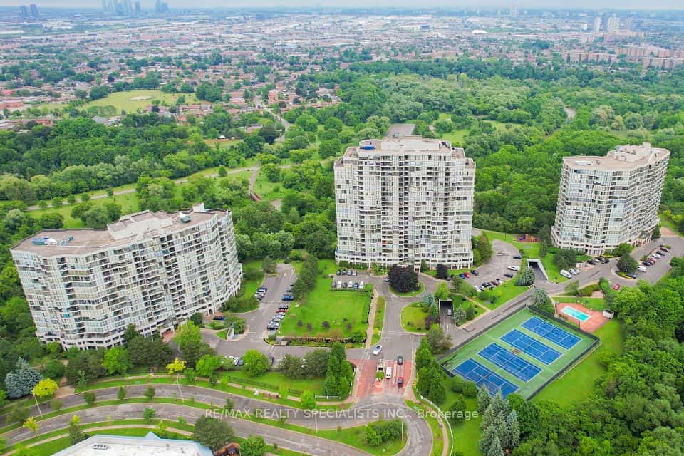 1 Rowntree Road #611, Toronto, ON M9V 5G7