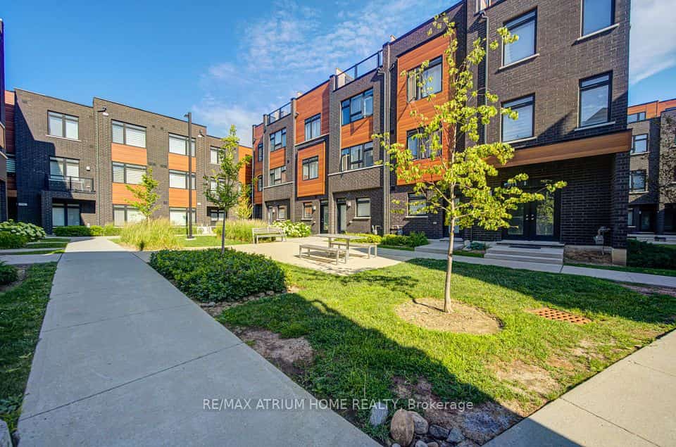 370 Red Maple Road, Richmond Hill