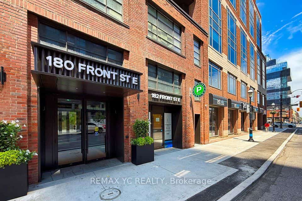 180 Front Street E #3303, Toronto, ON M5A 0A9
