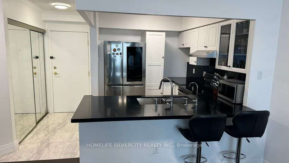 55 Elm Drive W #2206, Mississauga, ON L5B 3Z3