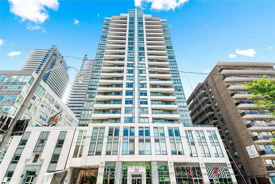 212 Eglinton Avenue E #1802, Toronto, ON M4P 0A3