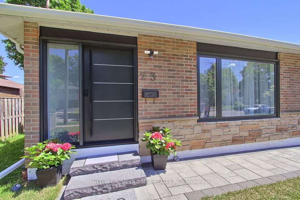 23 Moore Park Crescent, Halton Hills, ON L7G 2T3