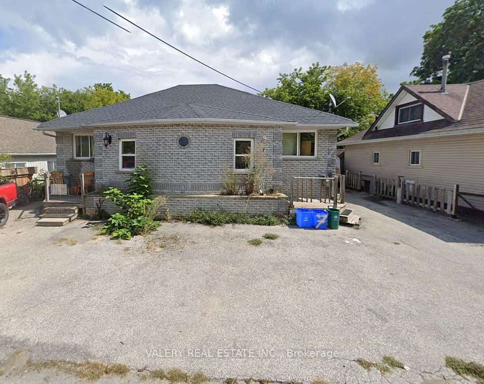 9 Ravenswood Drive, Georgina, ON L0E 1L0