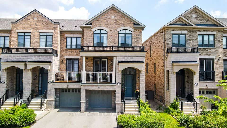132 Thomas Fisher Drive, Toronto, ON M8Z 0E4