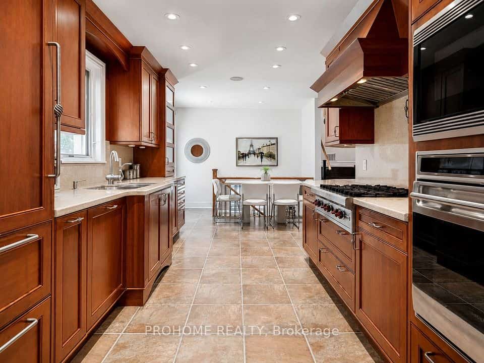 16 Tuscay Court, Markham, ON L3R 1V1
