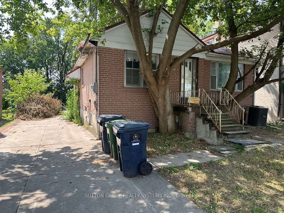 89 Reiner Road, Toronto, ON M3H 2L4