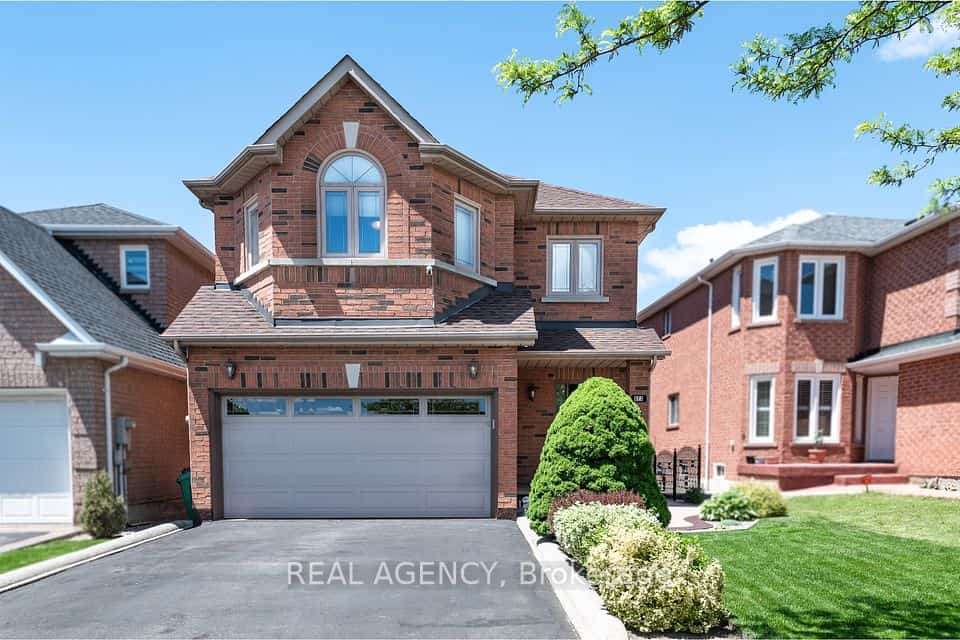 923 Blyleven Boulevard, Mississauga, ON L5V 2J3