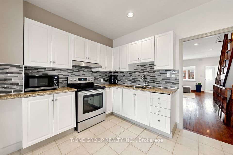 41 Madelaine Avenue, Toronto, ON M1L 2X6