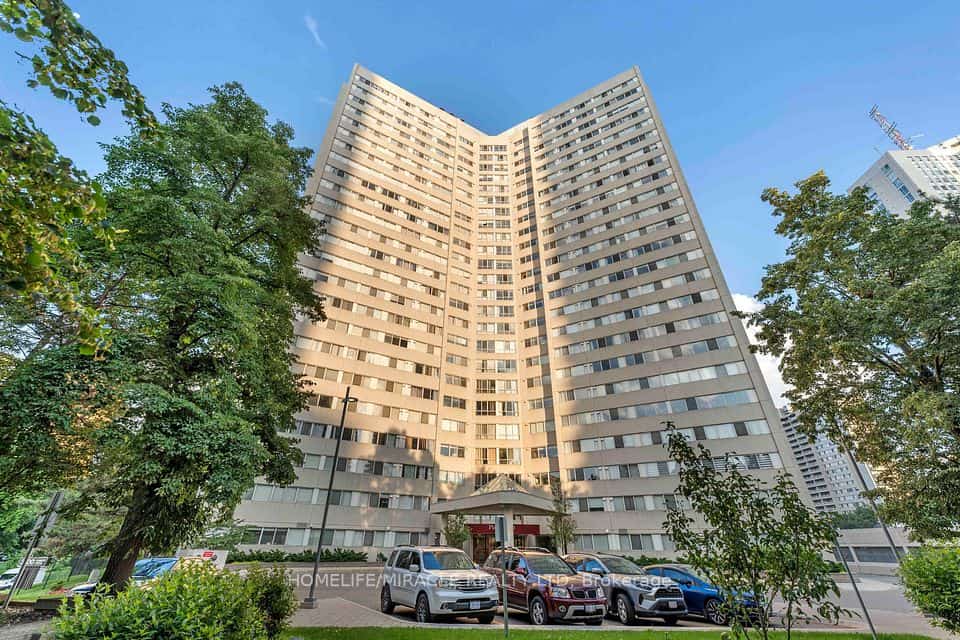 3700 Kaneff Crescent N #202, Mississauga, ON L5A 4B8