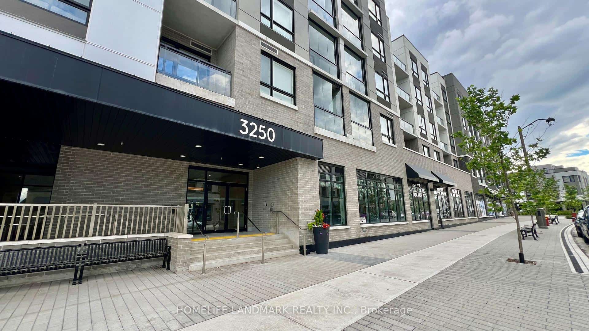 3250 Carding Mill Trail #206, Oakville, ON L6M 1L3