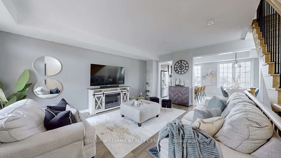 189 Harding Park Street, Newmarket, ON L3Y 0E3