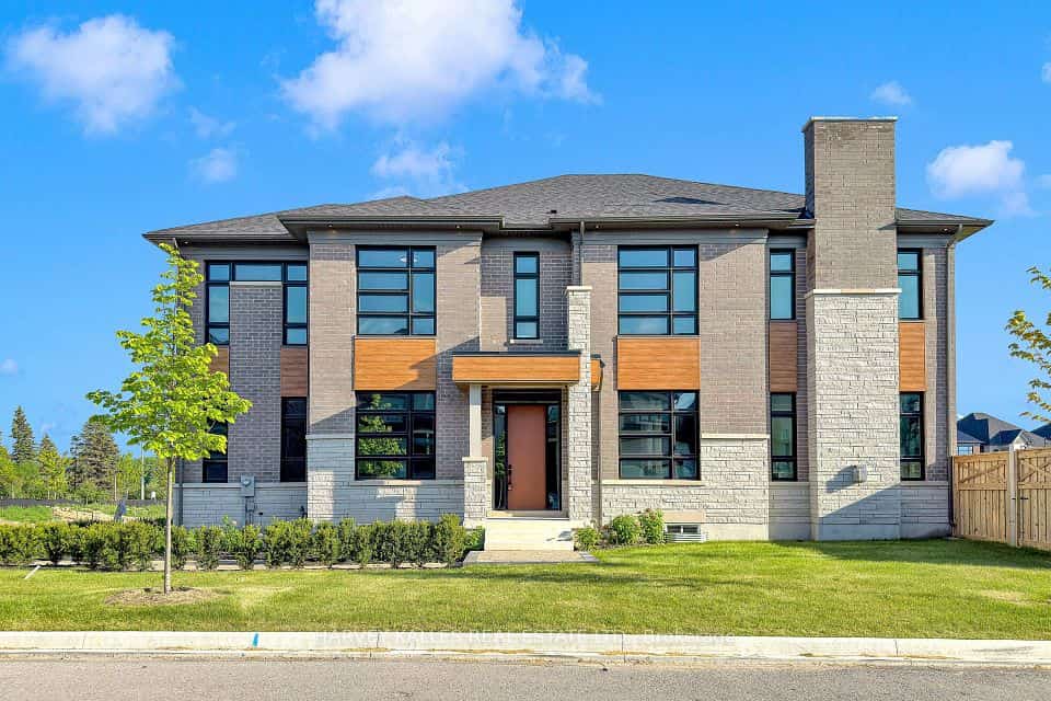 107 Winthrop Crescent, Vaughan, ON L3L 0E5