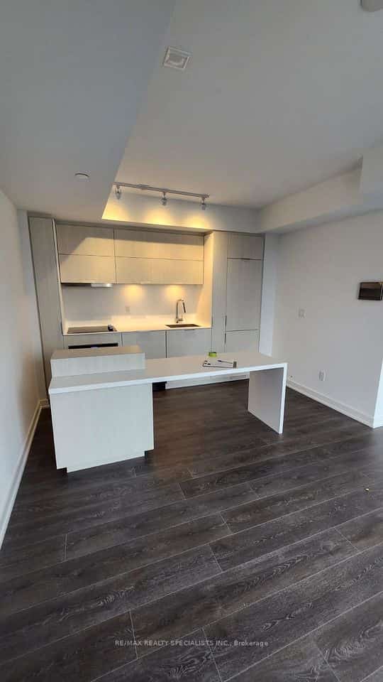 370 N MARTHA Street N #501, Burlington, ON L7R 1E2