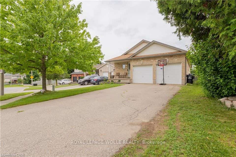 104 Kent Street, Cambridge, ON N1S 4H2