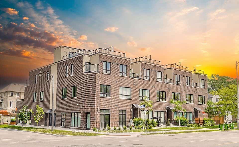 3686 St Clair Avenue E #105, Toronto, ON M1M 0E4