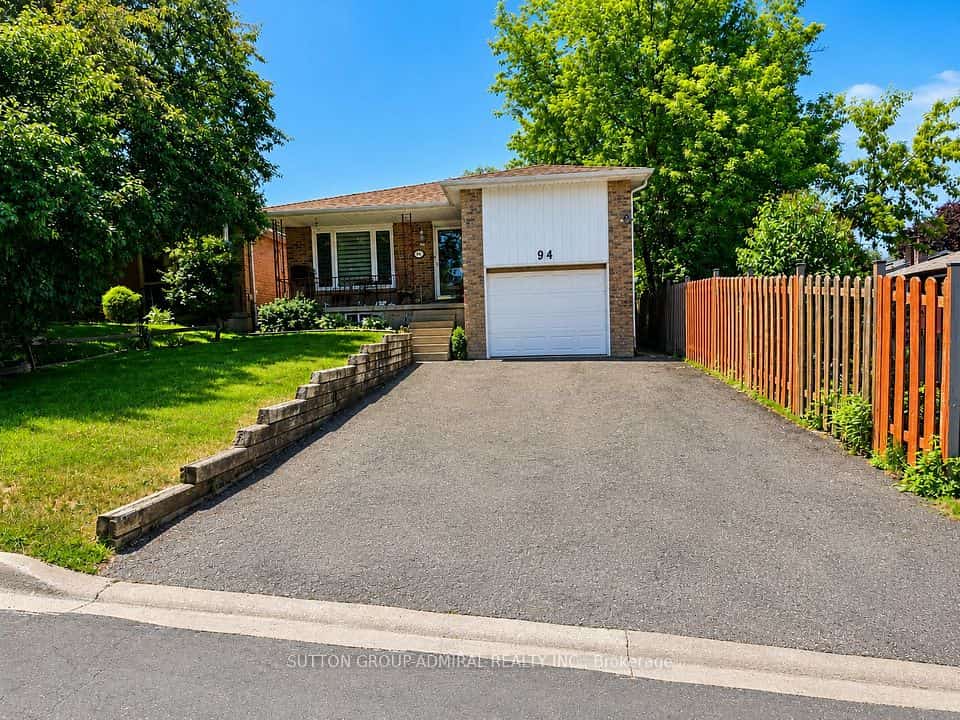 94 Sackville Street, Caledon, ON L7E 1B8