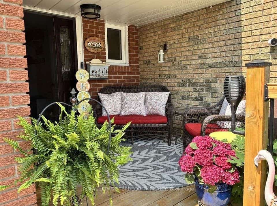 72 Carisbrooke Court #72, Brampton, ON L6S 3K1
