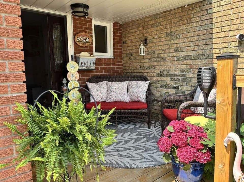 72 Carisbrooke Court, Brampton