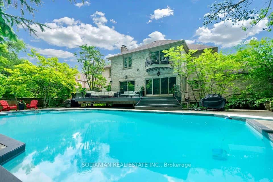 6 Fairfield Place, Markham, ON L3T 7M7