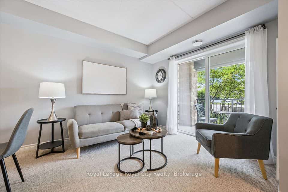 67 Kingsbury Square #111, Guelph, ON N1L 0L3