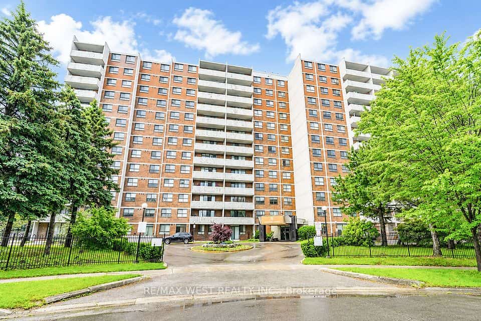 10 Stonehill Court #907, Toronto, ON M1W 2X8