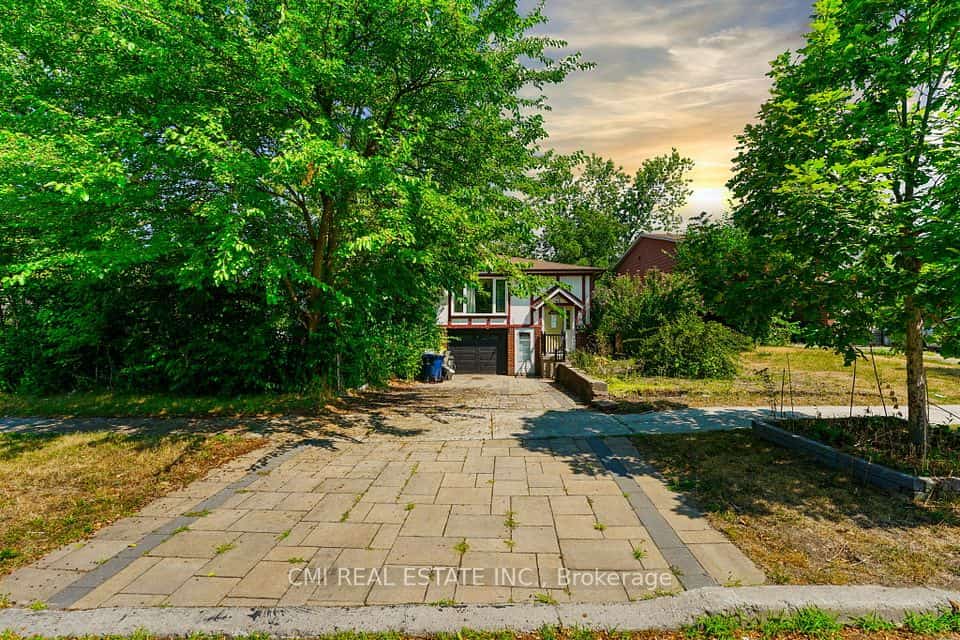 50 Apache Trail, Toronto, ON M2H 2H7