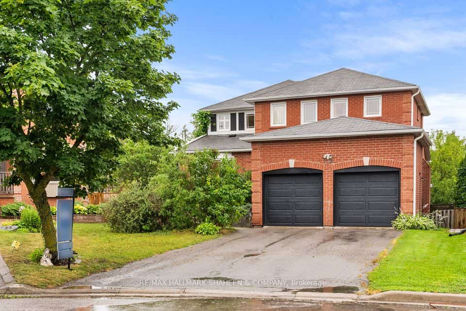 718 Firth Court, Newmarket, ON L3Y 8H8