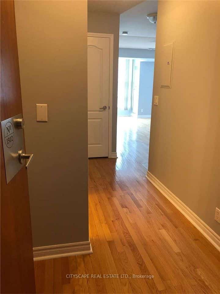 33 Elm Drive #1502, Mississauga, ON L5B 4L2
