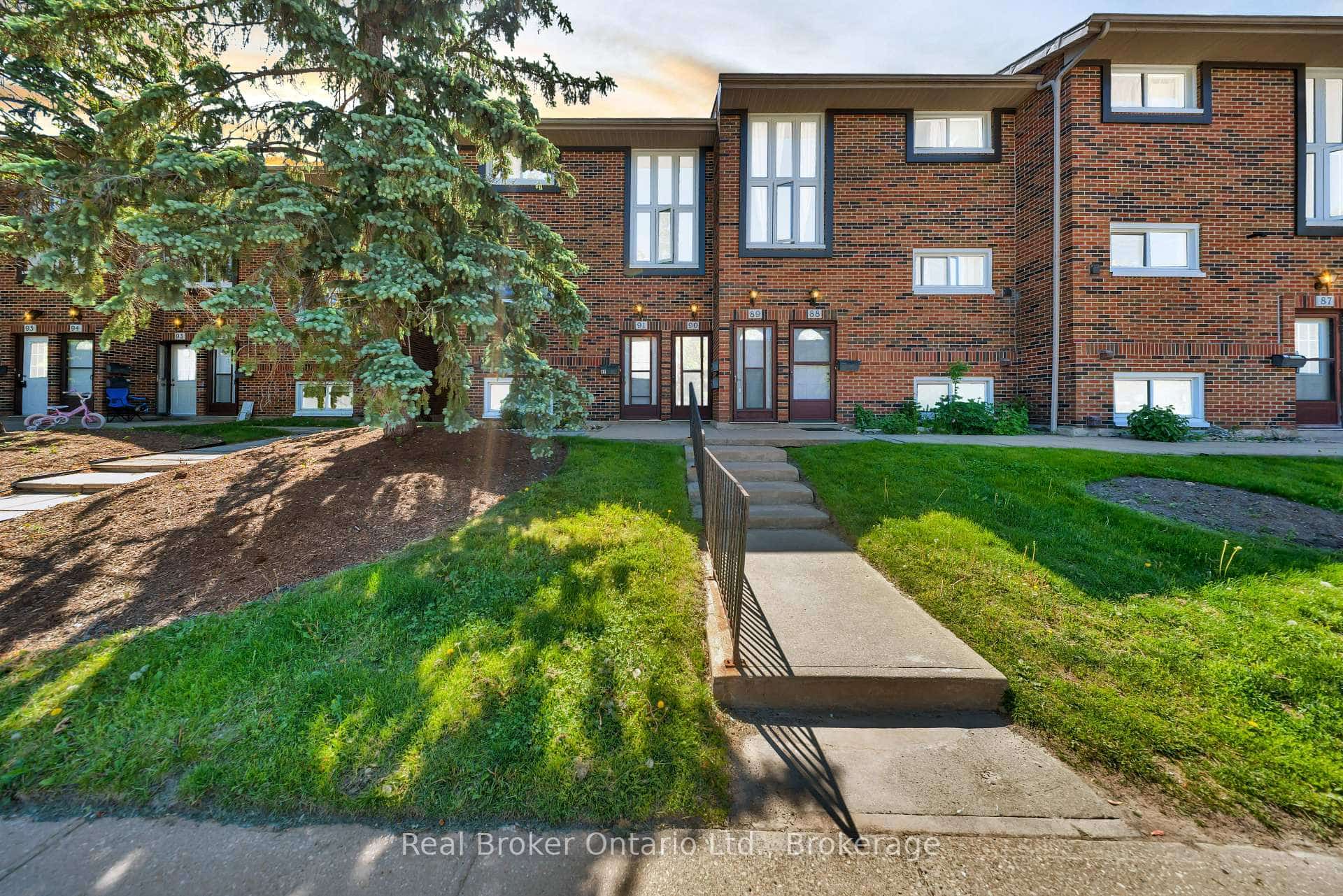 49 Rhonda Road #90, Guelph, ON N1H 7A4