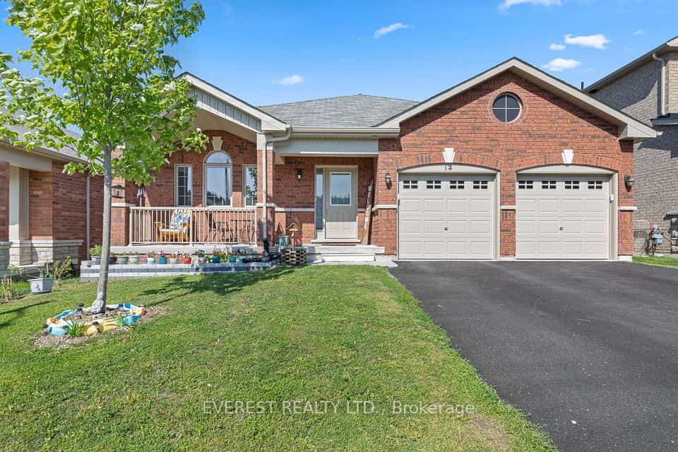 14 Hewson Street, Penetanguishene, ON L9M 0V7