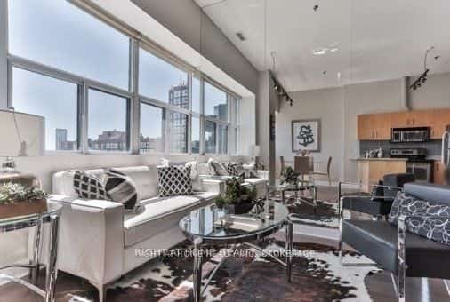 700 King Street W #813, Toronto, ON M5V 2Y6
