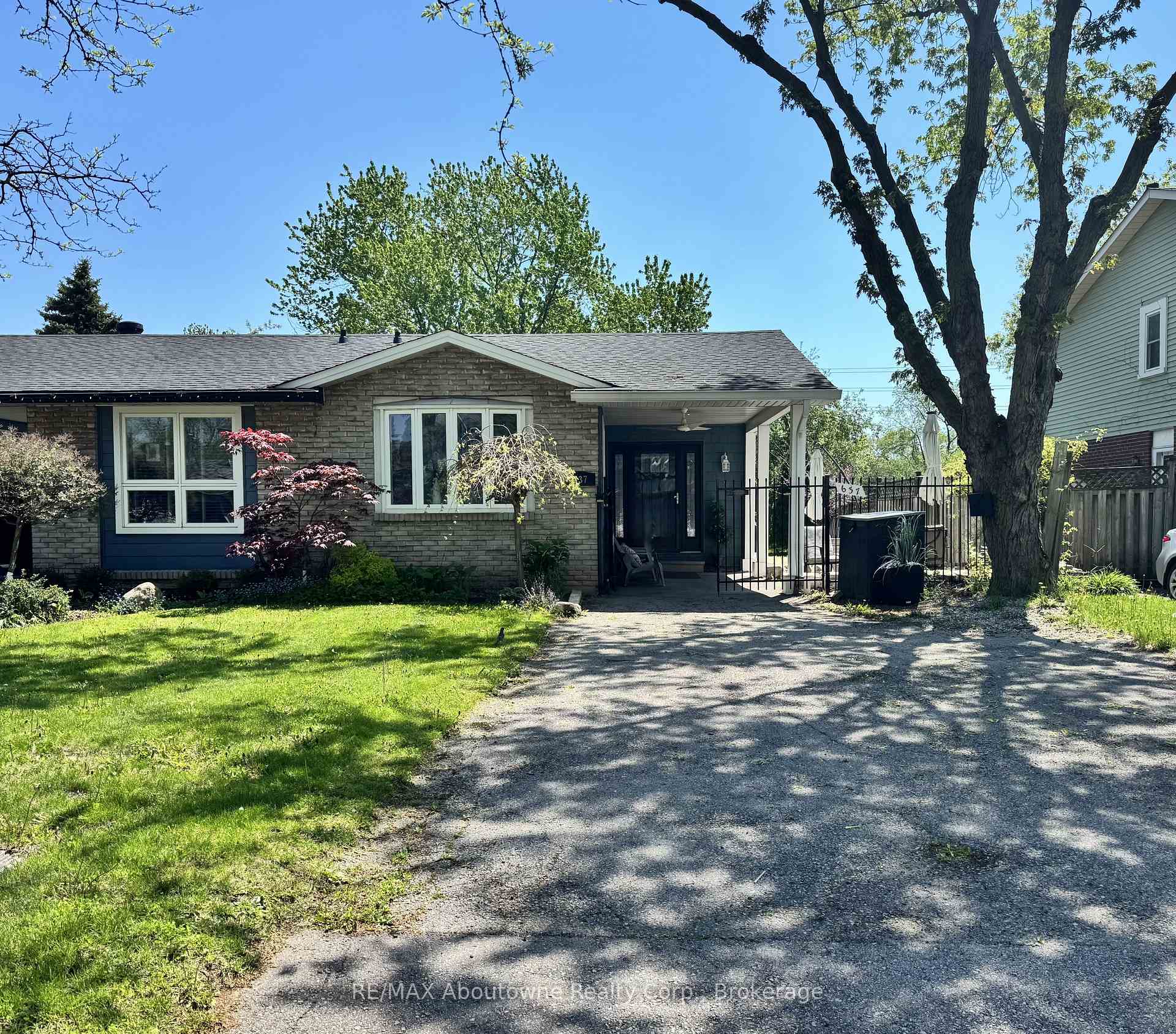 637 Lomond Crescent, Burlington, ON L7L 2N8