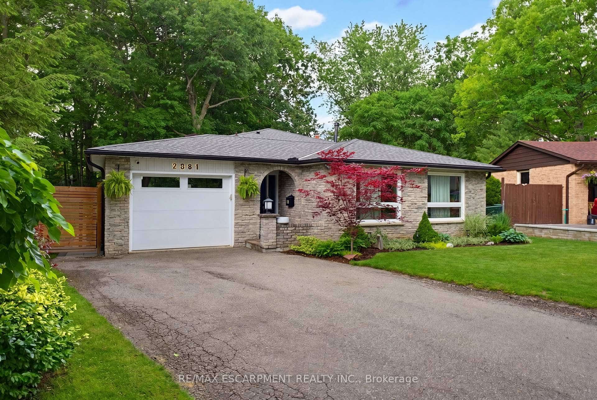 2381 Peart Court, Burlington, ON L7P 2V4