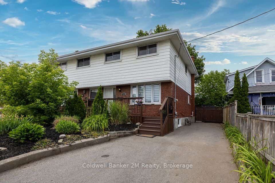 152 Taunton Road W, Oshawa, ON L1G 3T3