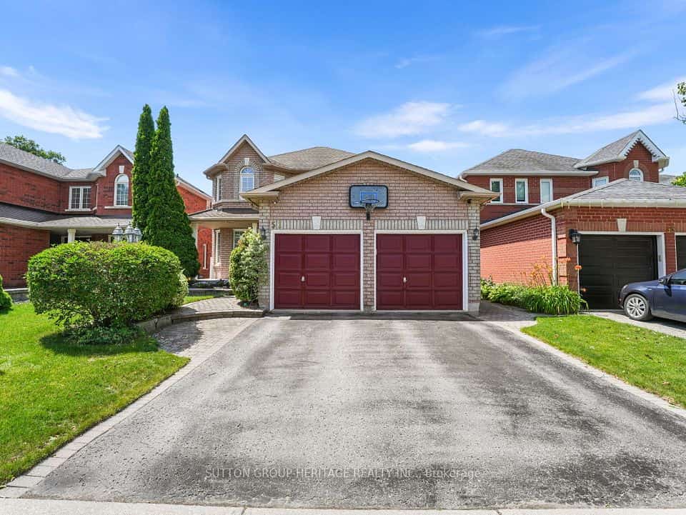 51 Annie Crescent, Ajax, ON L1T 3X6