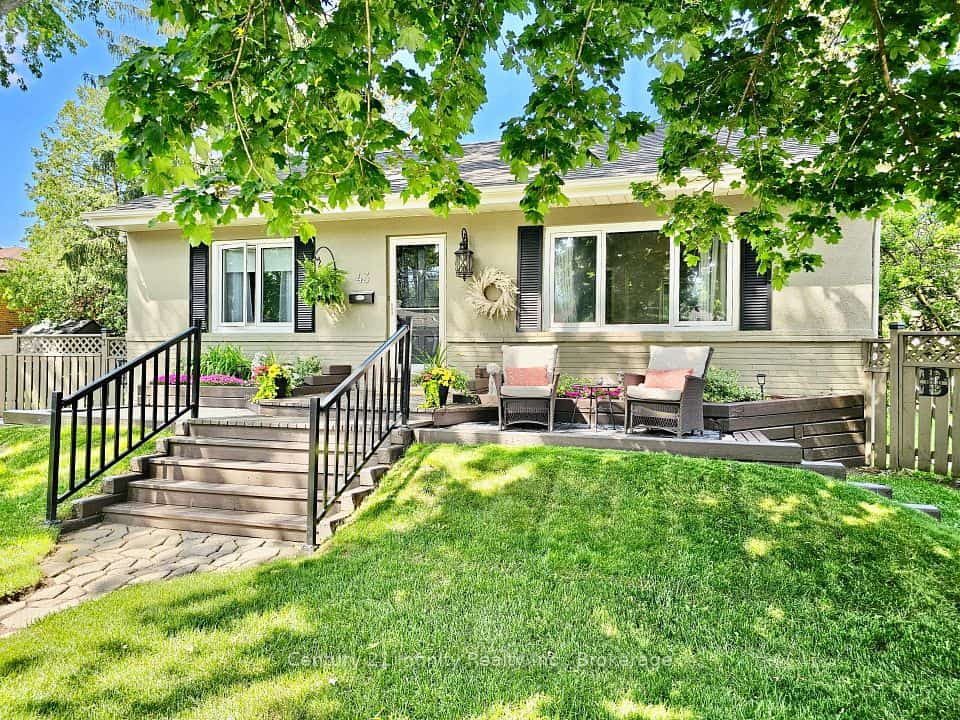 43 Colonial Avenue, Toronto, ON M1M 2C3