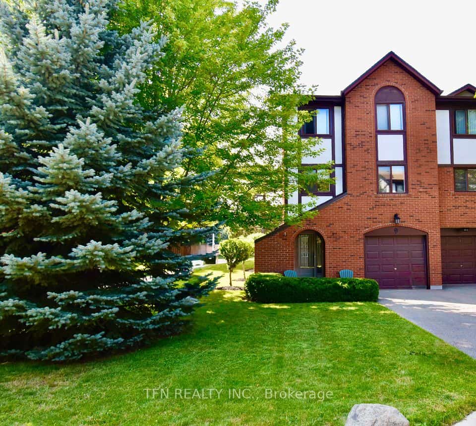 4165 Fieldgate Drive #9, Mississauga, ON L4W 2M9