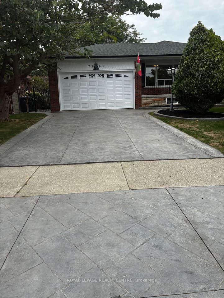 2201 Cliff Road, Mississauga, ON L5A 2N8